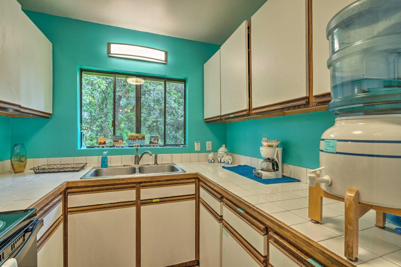 Peaceful Abode With Deck, 13 Mi To Black Sand Beach! Naalehu Exteriör bild