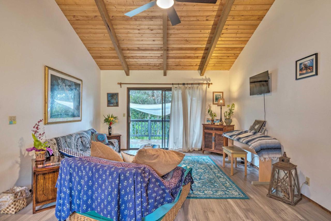 Peaceful Abode With Deck, 13 Mi To Black Sand Beach! Naalehu Exteriör bild