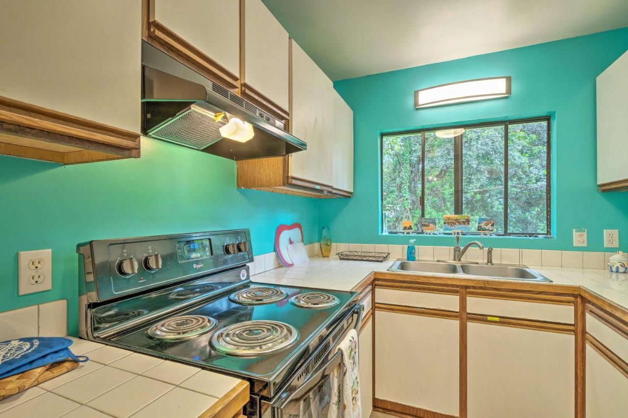 Peaceful Abode With Deck, 13 Mi To Black Sand Beach! Naalehu Exteriör bild