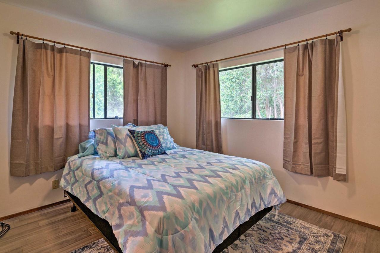 Peaceful Abode With Deck, 13 Mi To Black Sand Beach! Naalehu Exteriör bild